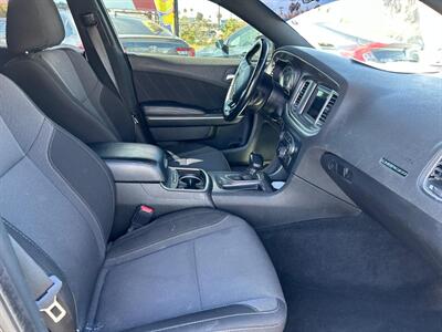 2022 Dodge Charger SXT   - Photo 13 - Riverside, CA 92508