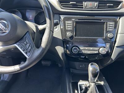 2019 Nissan Rogue SV   - Photo 24 - Riverside, CA 92508