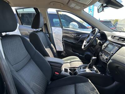 2019 Nissan Rogue SV   - Photo 33 - Riverside, CA 92508