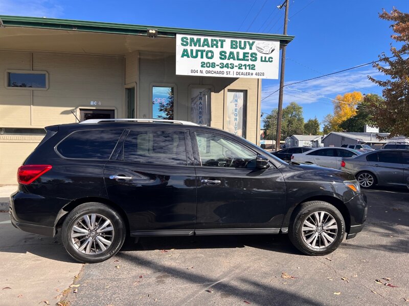 2018 Nissan Pathfinder SV