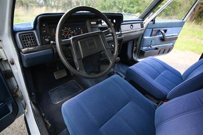 1985 Volvo 240 DL Sedan   - Photo 48 - Rockville, MD 20850
