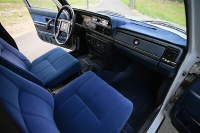 1985 Volvo 240 DL Sedan   - Photo 53 - Rockville, MD 20850