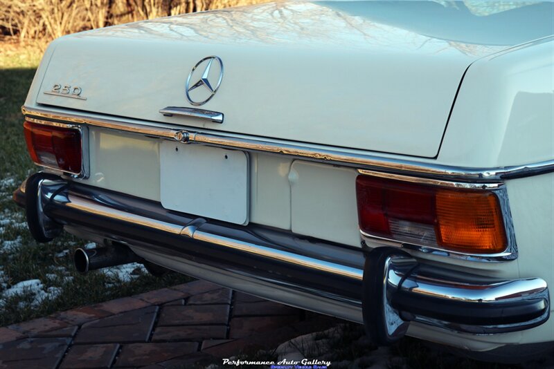 1972 Mercedes-Benz 250   - Photo 26 - Rockville, MD 20850