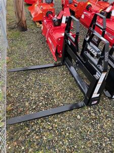2025 Woods Pallet Forks PFW2242S   - Photo 1 - Olympia, WA 98501