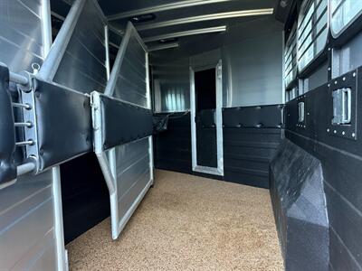 2020 Logan Coach Limited 3-Horse LQ w/ Slide Out - Photo 14 - Olympia, WA 98501