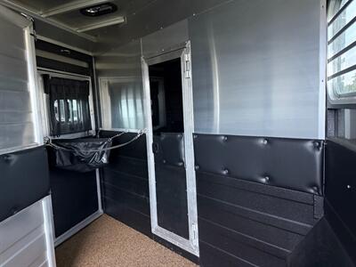 2020 Logan Coach Limited 3-Horse LQ w/ Slide Out - Photo 15 - Olympia, WA 98501