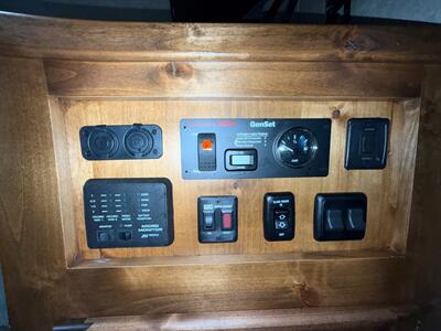 2020 Logan Coach Limited 3-Horse LQ w/ Slide Out - Photo 12 - Olympia, WA 98501