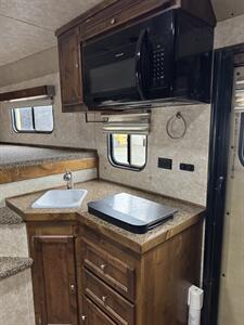 2018 Logan Coach Limited 4-Horse w/10' LQ   - Photo 12 - Olympia, WA 98501