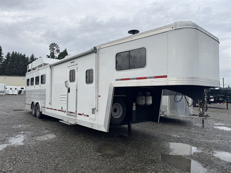 2018 Logan Coach Limited 4-Horse w/10' LQ  