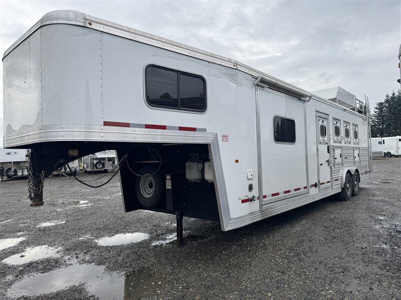 2018 Logan Coach Limited 4-Horse w/10' LQ  