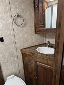 2018 Logan Coach Limited 4-Horse w/10' LQ   - Photo 15 - Olympia, WA 98501