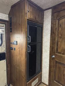 2018 Logan Coach Limited 4-Horse w/10' LQ   - Photo 13 - Olympia, WA 98501