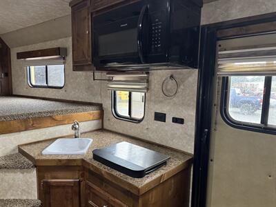 2018 Logan Coach Limited 4-Horse w/10' LQ   - Photo 11 - Olympia, WA 98501