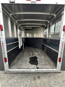 2025 Maverick Trailers Lite Deluxe 2 Horse 14' Horse Trailer   - Photo 6 - Olympia, WA 98501