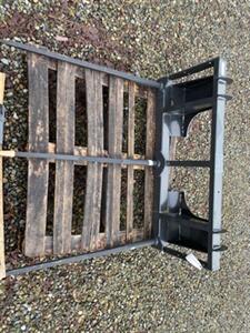  AGRI EASE Triple Bale Spear Skid Steer   - Photo 2 - Olympia, WA 98501