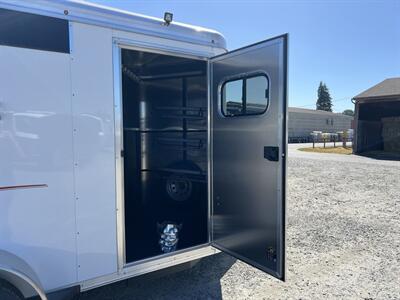 2025 Logan Coach Crossfire BP 3H Horse Trailer   - Photo 3 - Olympia, WA 98501