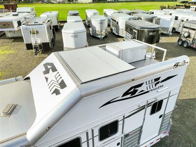 2025 4 Star Trailers 3-Horse w/13'8 " LQ, Slide & Generator - Photo 24 - Olympia, WA 98501