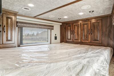 2025 4 Star Trailers 3-Horse w/13'8 " LQ, Slide & Generator - Photo 10 - Olympia, WA 98501