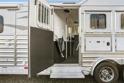 2025 4 Star Trailers 3-Horse w/13'8 " LQ, Slide & Generator - Photo 22 - Olympia, WA 98501