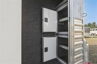 2025 4 Star Trailers 3-Horse w/13'8 " LQ, Slide & Generator - Photo 21 - Olympia, WA 98501