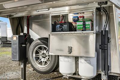 2025 4 Star Trailers 3-Horse w/13'8 " LQ, Slide & Generator - Photo 23 - Olympia, WA 98501