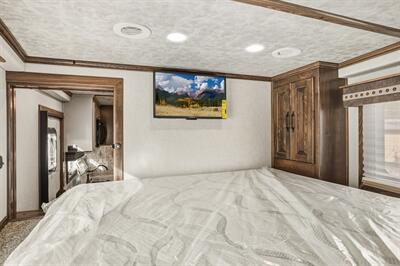 2025 4 Star Trailers 3-Horse w/13'8 " LQ, Slide & Generator - Photo 11 - Olympia, WA 98501