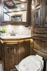 2025 4 Star Trailers 3-Horse w/13'8 " LQ, Slide & Generator - Photo 8 - Olympia, WA 98501