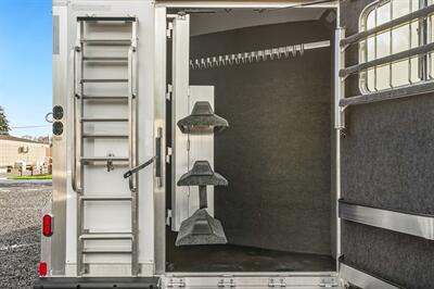 2025 4 Star Trailers 3-Horse w/13'8 " LQ, Slide & Generator - Photo 19 - Olympia, WA 98501