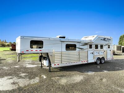 2025 4 Star Trailers 3-Horse w/13'8 " LQ, Slide & Generator - Photo 12 - Olympia, WA 98501