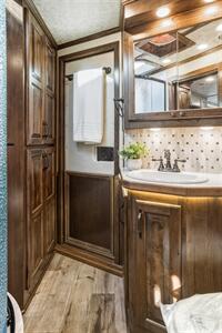 2025 4 Star Trailers 3-Horse w/13'8 " LQ, Slide & Generator - Photo 9 - Olympia, WA 98501