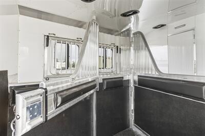 2025 4 Star Trailers 3-Horse w/13'8 " LQ, Slide & Generator - Photo 16 - Olympia, WA 98501