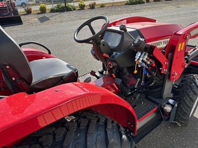  Massey Ferguson E Series 1E.35 Hst 35 h.p. Tractor w/Loader TRACTOR   - Photo 7 - Olympia, WA 98501