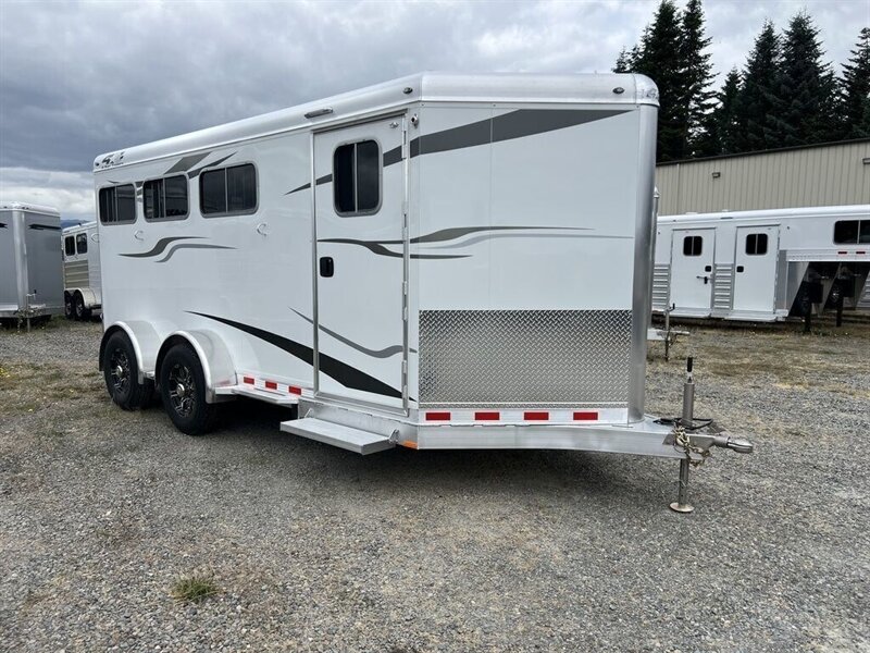 2026 4 Star Trailers 3-Horse Bumper Pull 6'10