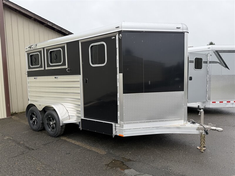 2027 4 Star Trailers 2-Horse Bumper Pull w/Convenience Package  