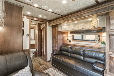 2025 4 Star Trailers Living Quarters 3H LQ w/15'9 " LQ   - Photo 5 - Olympia, WA 98501