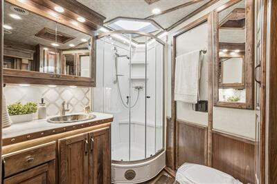 2025 4 Star Trailers Living Quarters 3H LQ w/15'9 " LQ   - Photo 10 - Olympia, WA 98501