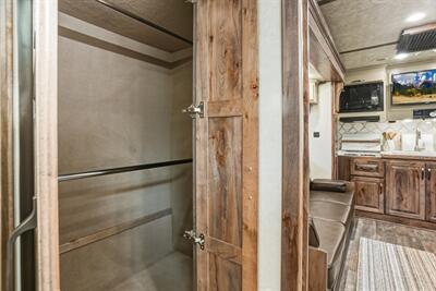 2025 4 Star Trailers Living Quarters 3H LQ w/15'9 " LQ   - Photo 11 - Olympia, WA 98501