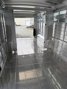 2027 4 Star Trailers 24' Show Cattle Trailer w/Ramps & Hydraulic Jack - Photo 2 - Olympia, WA 98501