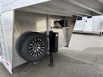2027 4 Star Trailers 24' Show Cattle Trailer w/Ramps & Hydraulic Jack - Photo 7 - Olympia, WA 98501