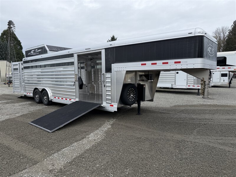 2027 4 Star Trailers 24' Show Cattle Trailer w/Ramps & Hydraulic Jack  