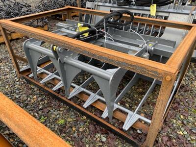 AGRI EASE 54" Grapple Buckets Skid Steer - Photo 3 - Olympia, WA 98501