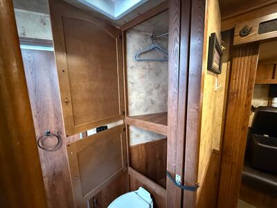 2015 Lakota Trailers Charger 3 Horse LQ - Photo 8 - Olympia, WA 98501