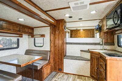 2025 Logan Coach 810 Bullseye 3H LQ W/ Collapsible Rear Tack   - Photo 3 - Olympia, WA 98501