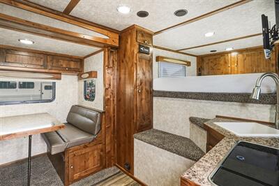 2025 Logan Coach 810 Bullseye 3H LQ W/ Collapsible Rear Tack   - Photo 4 - Olympia, WA 98501