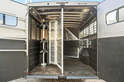 2025 Logan Coach 810 Bullseye 3H LQ W/ Collapsible Rear Tack   - Photo 12 - Olympia, WA 98501