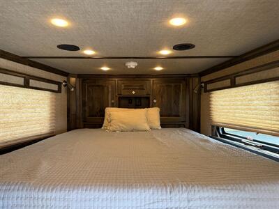 2025 4 Star Trailers 3-HORSE LQ OUTBACK CUSTOMS - Photo 8 - Olympia, WA 98501