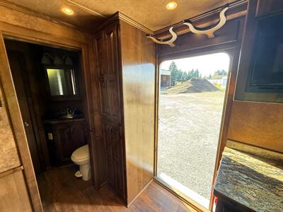 2016 Platinum Coach 4 Horse W/ 13' LQ   - Photo 5 - Olympia, WA 98501