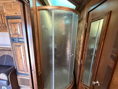 2016 Platinum Coach 4 Horse W/ 13' LQ   - Photo 9 - Olympia, WA 98501