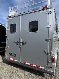2027 4 Star Trailers 3-Horse Deluxe Gooseneck 8' Wide   - Photo 11 - Olympia, WA 98501