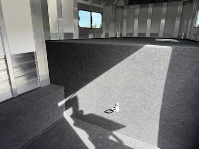 2027 4 Star Trailers 3-Horse Deluxe Gooseneck 8' Wide   - Photo 7 - Olympia, WA 98501